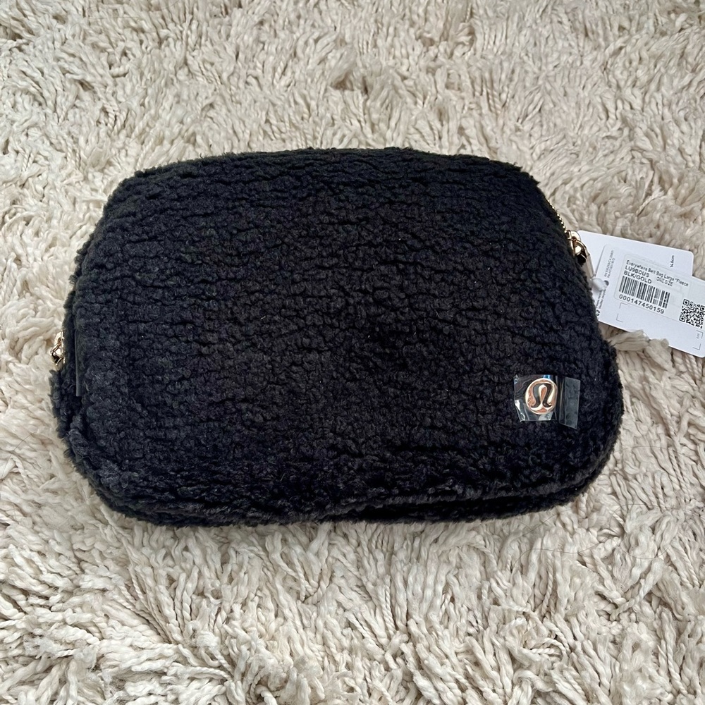 BNWT Lululemon 2L Fleece Belt Bag